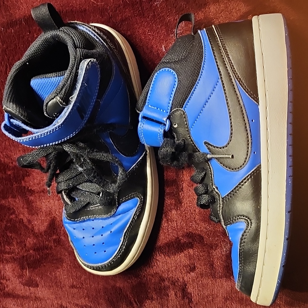 Nike Kids Black and Blue Sneakers
